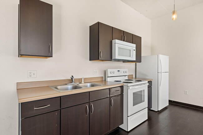 Building Photo - 517 Gold Ave SW