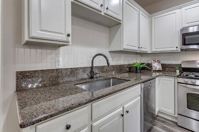 Building Photo - 21724 SW Vintner Ln