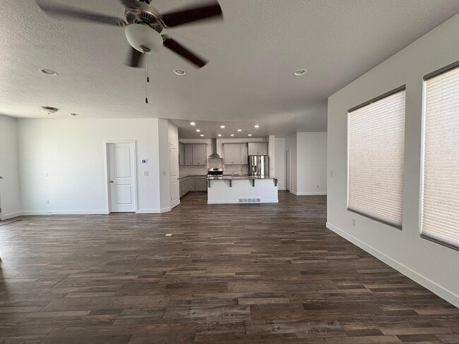 Building Photo - 6354 Upland View Dr
