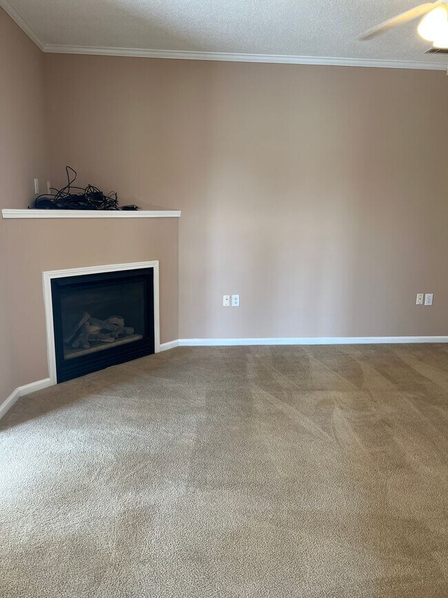 Building Photo - Beautiful Condo in Gated Community! Resort Style Amenities, Walk to beach, Awesome Myrtle Beach L...