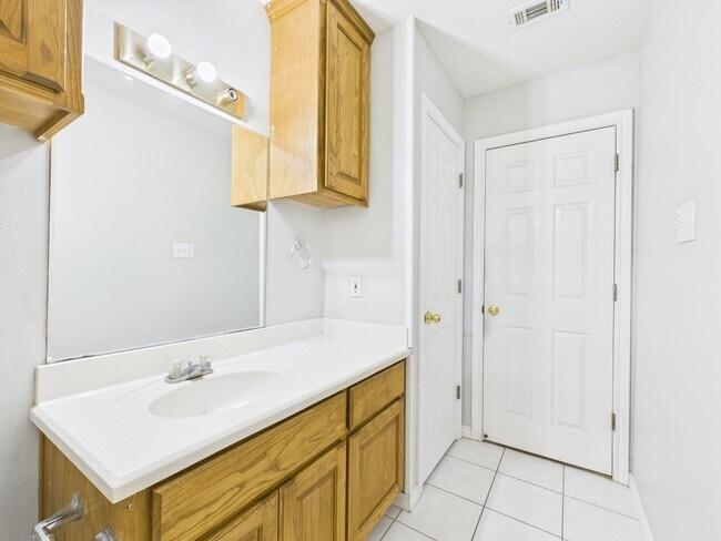 Building Photo - 3203 Von Trapp Ln