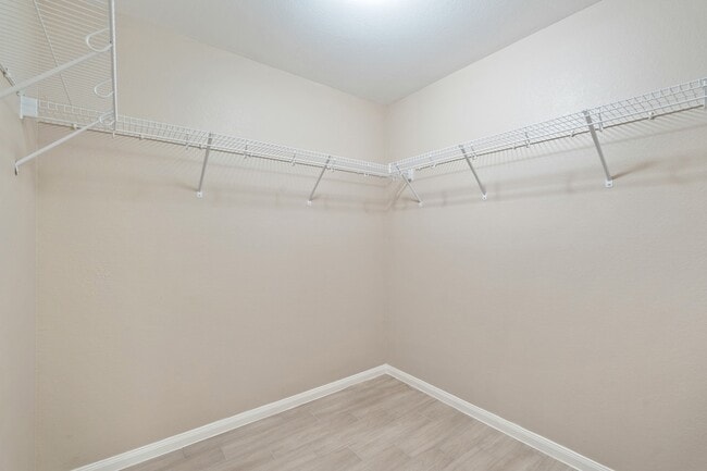 Building Photo - 1001 Strawberry Ridge Dr