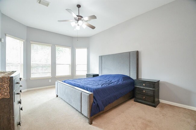 Building Photo - 711 Doscher Ln
