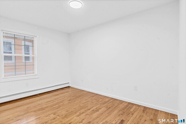 Building Photo - 270 Capen St