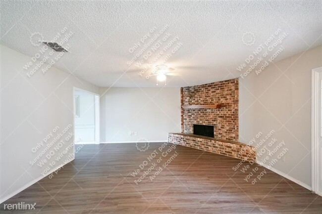 Building Photo - 704 Lynne Ln