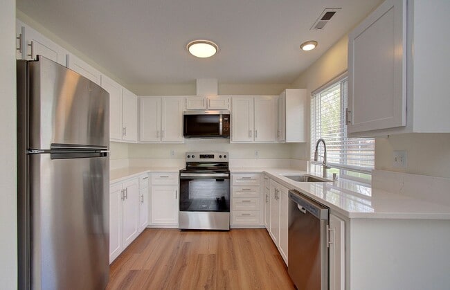 Building Photo - Beautiful Updated 2BR/2BA in 55+ Fisher Landing Community – Available Now!