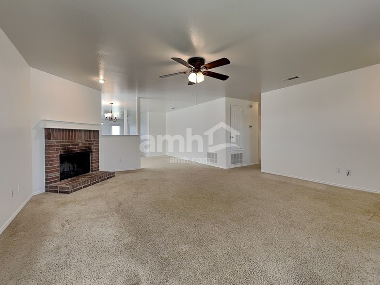 Building Photo - 63 Lantana Dr