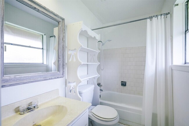 Building Photo - 15251 Buckle Ln