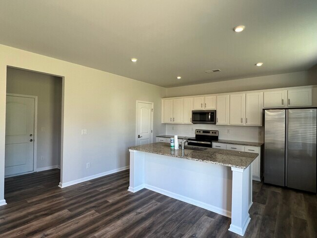 Building Photo - 621 High Hl Dr