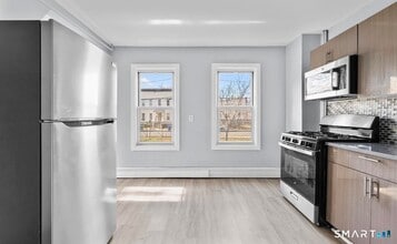 Building Photo - 746 Maple St