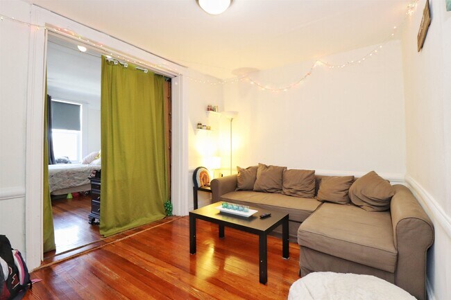 Building Photo - 704 Washington St