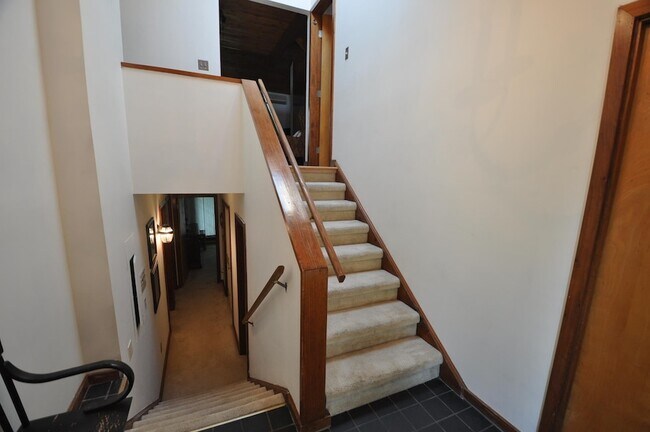 Building Photo - 55 Murray Hill Woods Rd