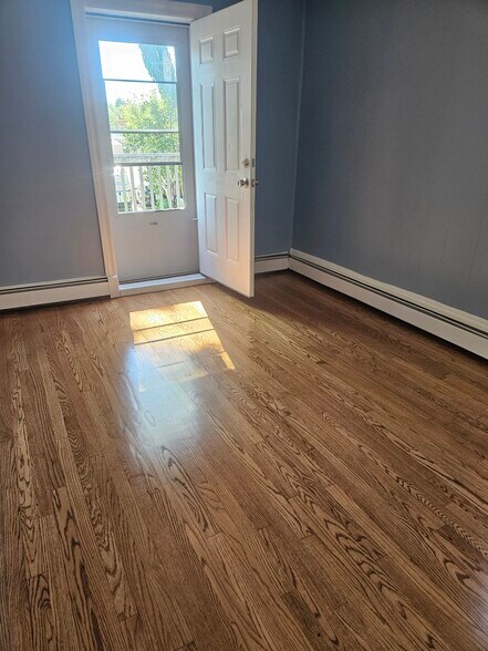 Building Photo - 6040 N Avondale Ave