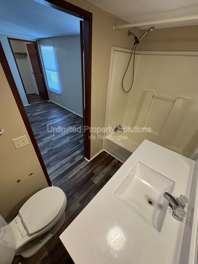 Building Photo - 9499 Wendi Dr NE