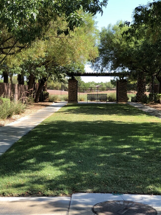Building Photo - 3 Bedrooms, 2 Bathroom single story home i...