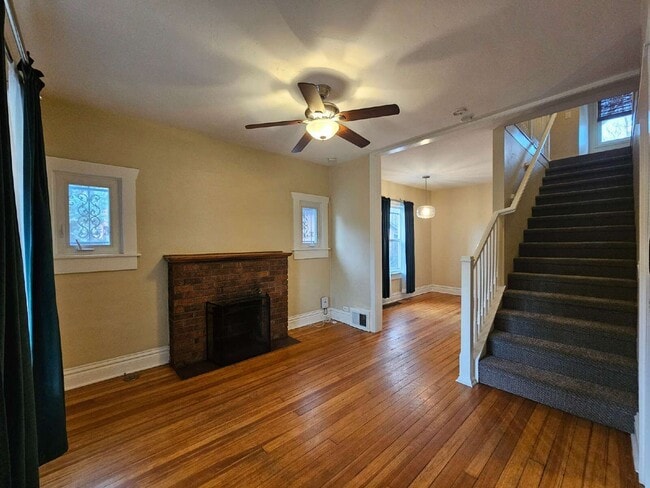 Building Photo - 719 W 1st Ave