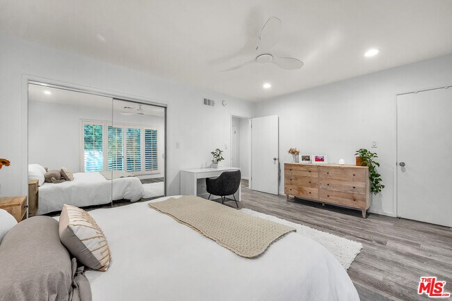 Building Photo - 14238 Dickens St