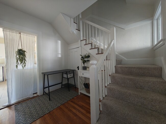 Building Photo - 67 Bancroft Park