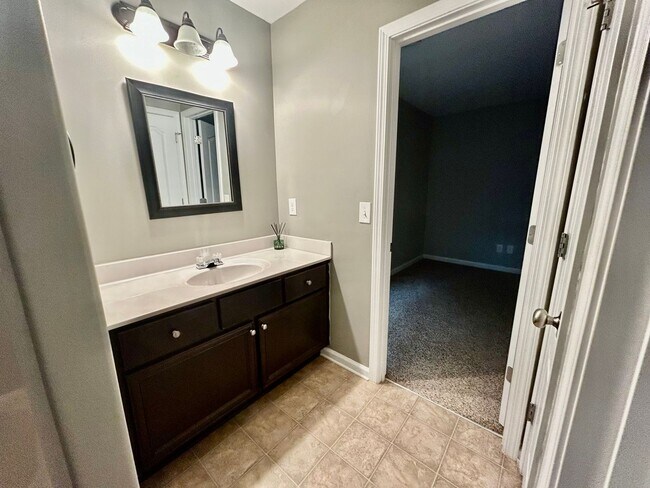 Building Photo - Three bedroom with finished basement in Hamburg!