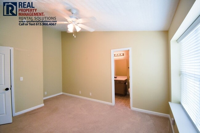 Building Photo - Two bedroom townhome in GREAT location! Wa...