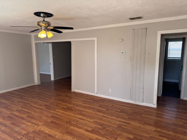 Building Photo - Just Renovated-Right off I-27 and 50th Street