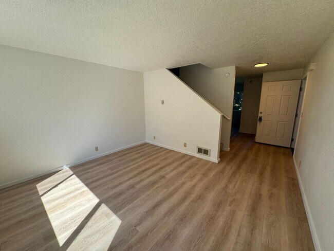 Building Photo - 708 NE Avery St