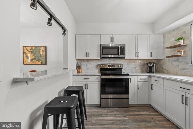 Building Photo - 3182 E Ocean View Ave