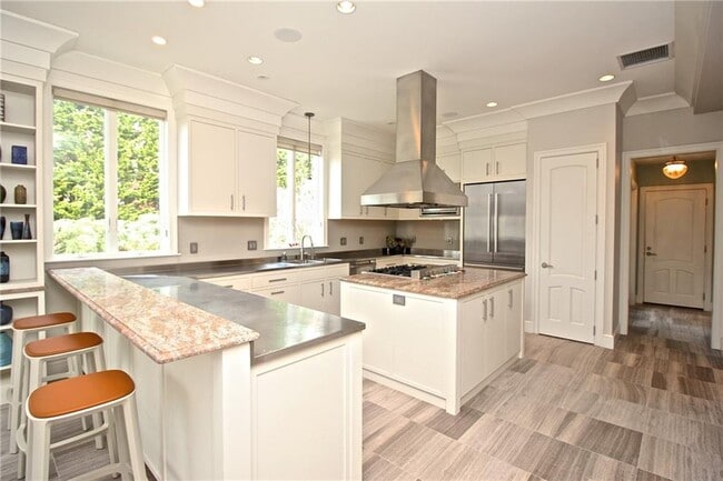 Building Photo - 203 Coggeshall Ave