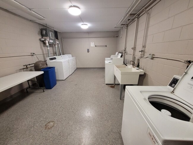Building Photo - Prime Location 1BR with Luxe Finishes & Amenities - Available August 1st!