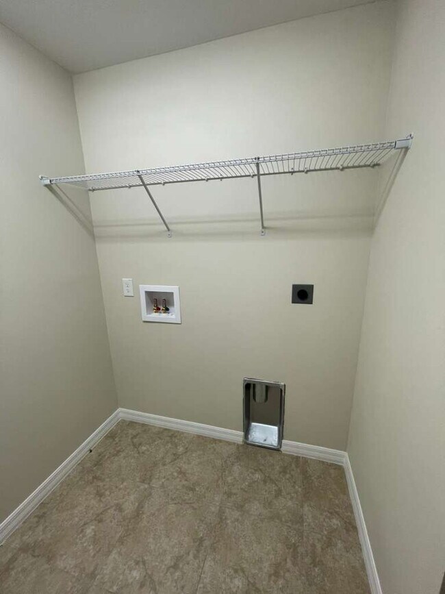 Building Photo - Beautiful brand-new construction 3-bedroom, 2-bathroom residence in Silver springs Shores!!