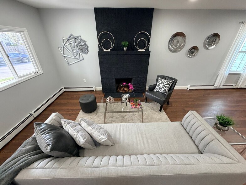 Building Photo - 8 Joan Terrace