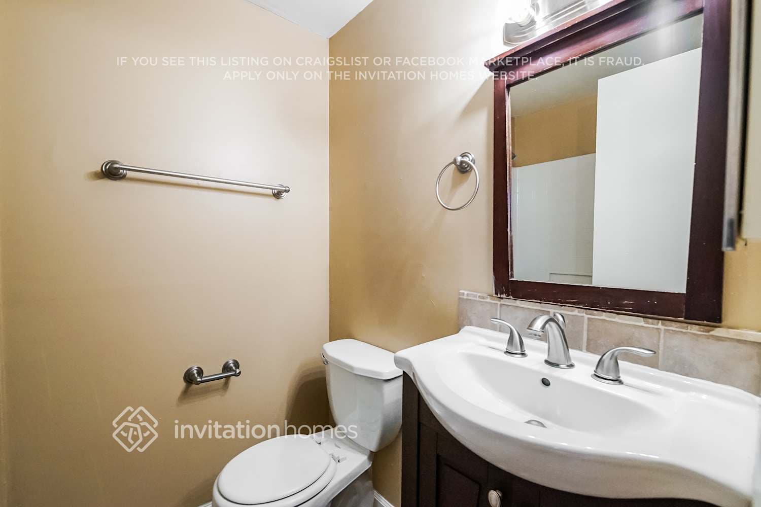 Building Photo - 1530 W 154th Pl