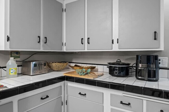 Building Photo - 10150 Sierra Madre Rd