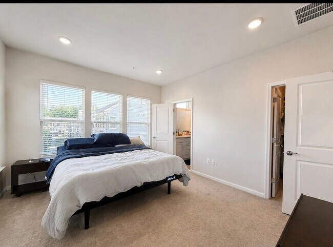 Building Photo - 3491 Cormorant Dr