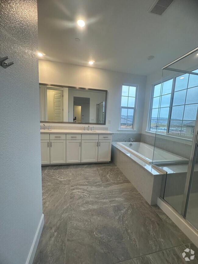 Building Photo - 3258 Gdn Ter Dr