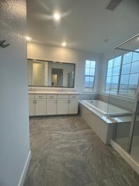 Building Photo - 3258 Gdn Ter Dr