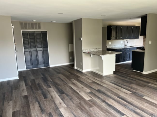 Building Photo - 3346 Huntley Sq Dr