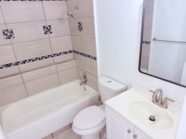 Building Photo - 6519 W Newberry Rd