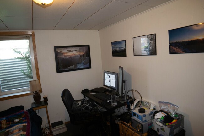 Building Photo - 414 S 12th Ave