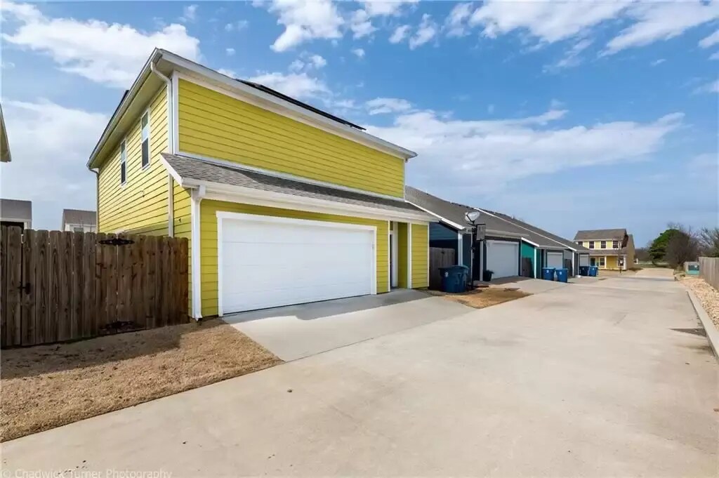 Building Photo - 3807 SW Peachwood Dr