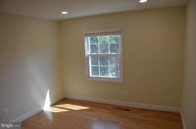 Building Photo - 9012 Paddock Ln