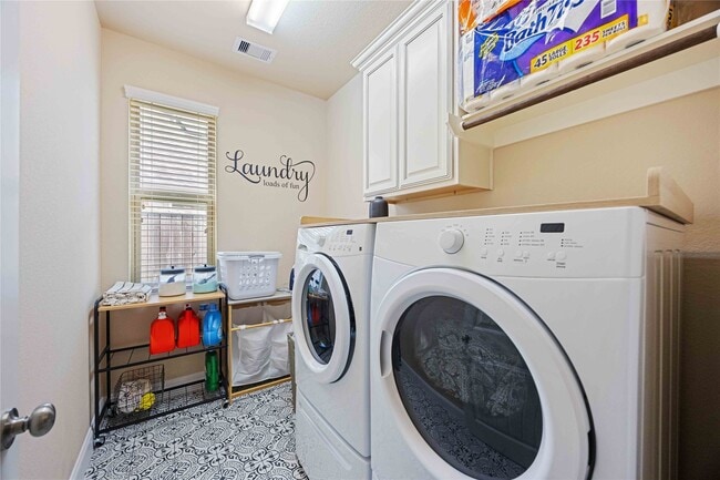 Building Photo - 931 Abelia Ave