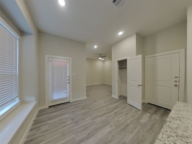 Building Photo - 4910 San Fabiano Ct