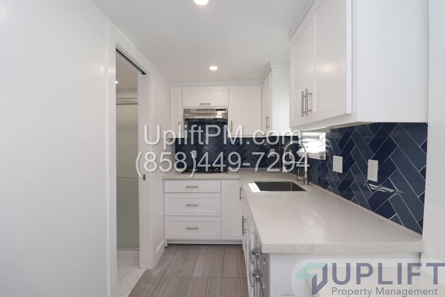 Building Photo - Modern Studio W/ patio