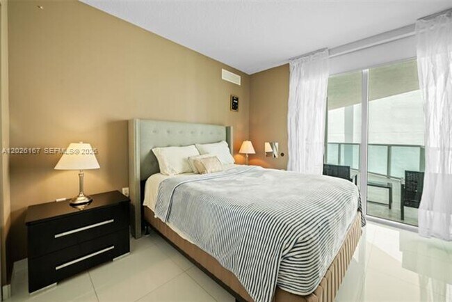 Building Photo - 150 Sunny Isles Blvd