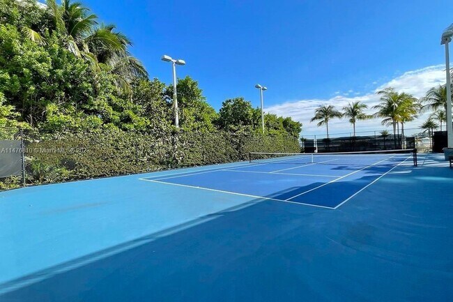 Building Photo - 2101 Brickell Ave