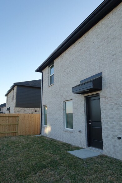 Building Photo - 3004 Fall Gold Ln