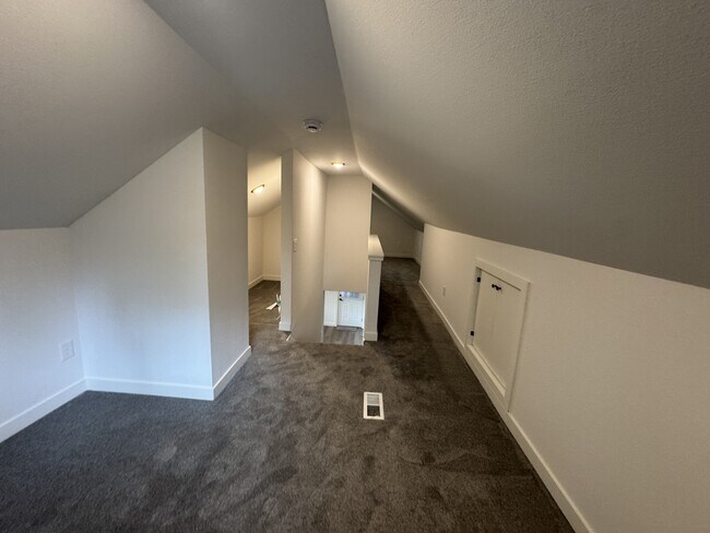 Building Photo - 8950 SW 69th Ave