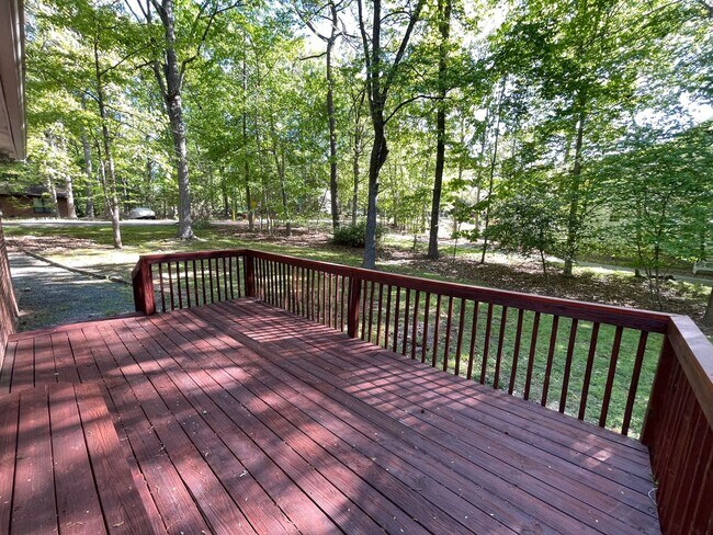 Building Photo - Lovely 3br 2ba home in quiet Chapel Hill neighborhood, walking distance to McDougle Elementary!