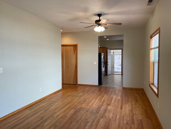Building Photo - 830 Isherwood Dr